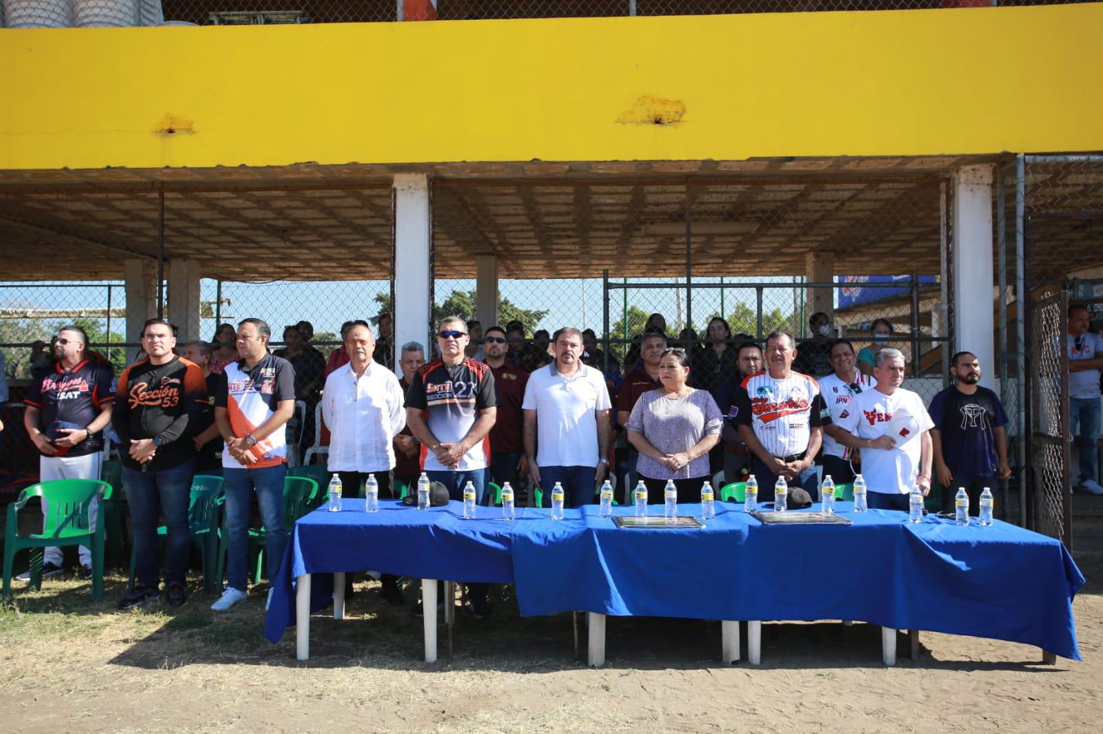 $!Cantan playball en la Liga de Beisbol Magisterial, en el Club Sarabia