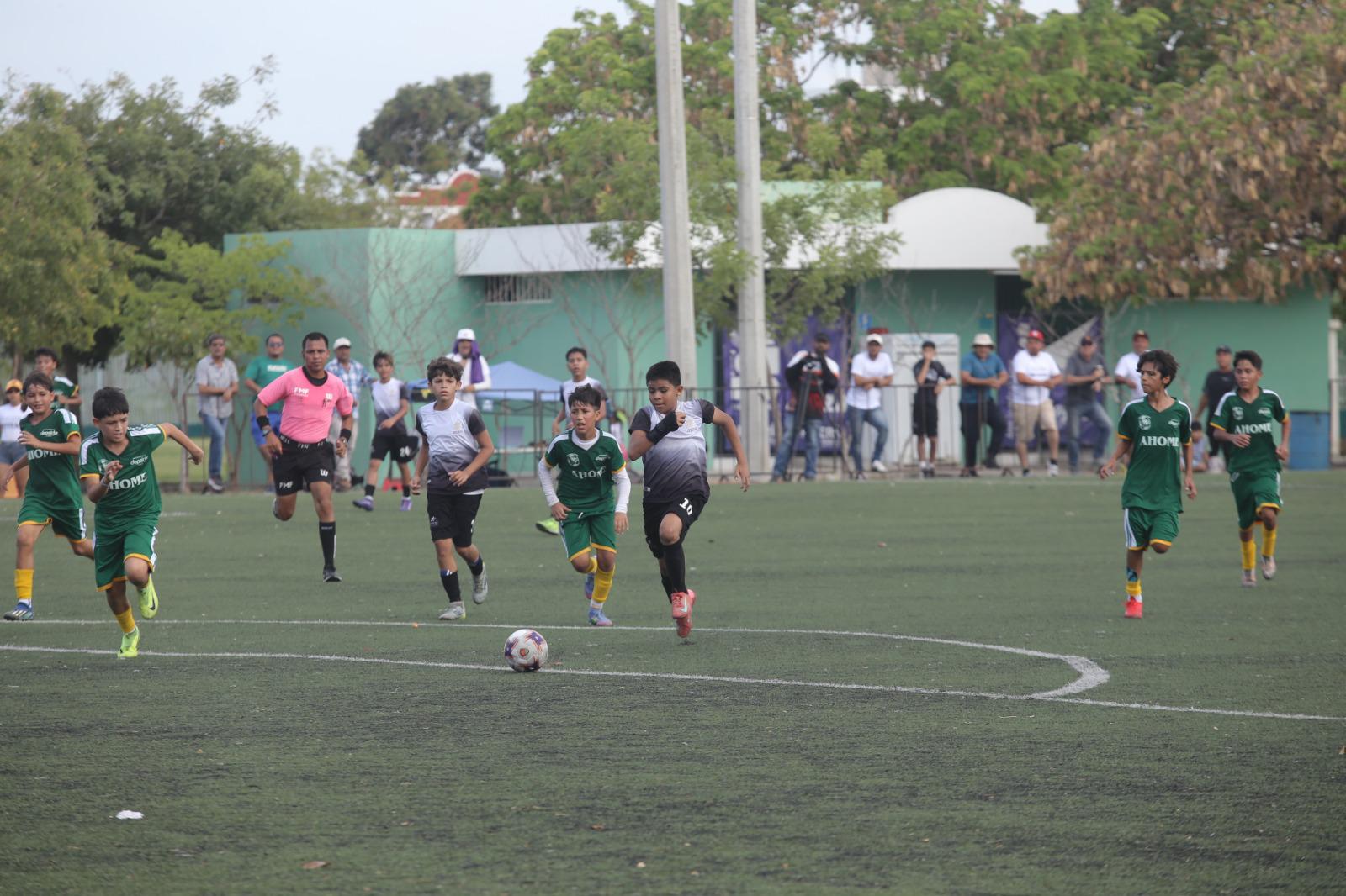 $!Ahome domina Estatal de Futbol, en Mazatlán