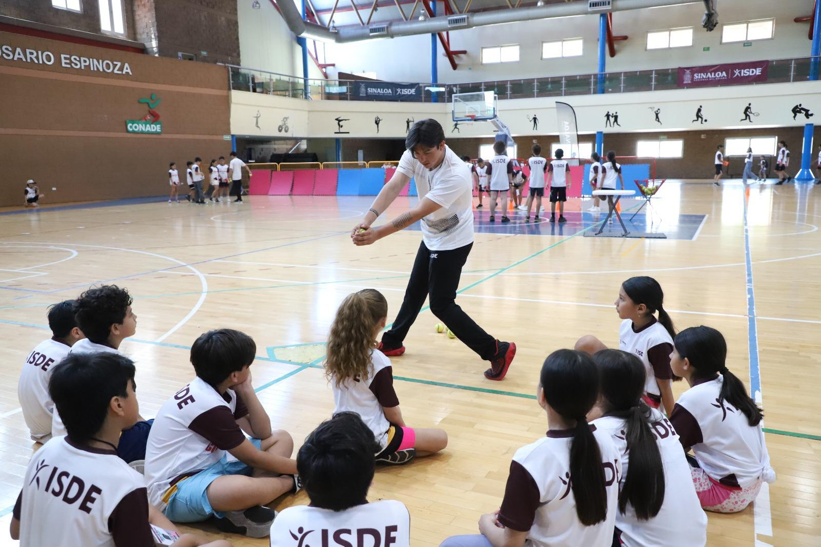 $!Comparten medallista de Olimpiada Nacional sus conocimientos en Beisbol 5