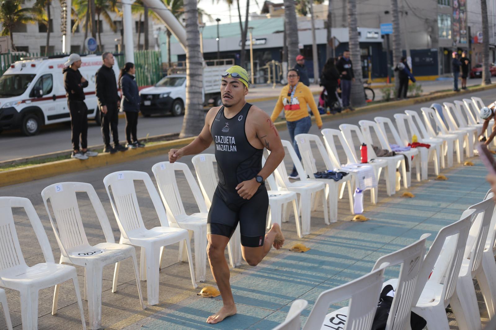 $!‘Perrón’ Zazueta y Daira Mercado protagonizan Selectivo de Acuatlón en Mazatlán