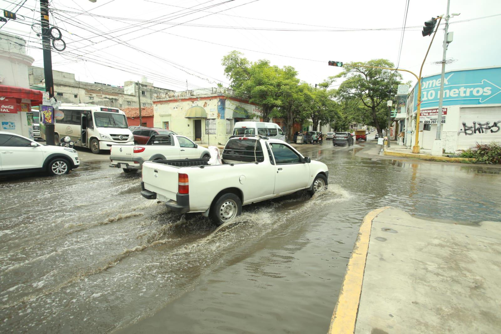 $!Registra Mazatlán una mañana lluviosa este martes