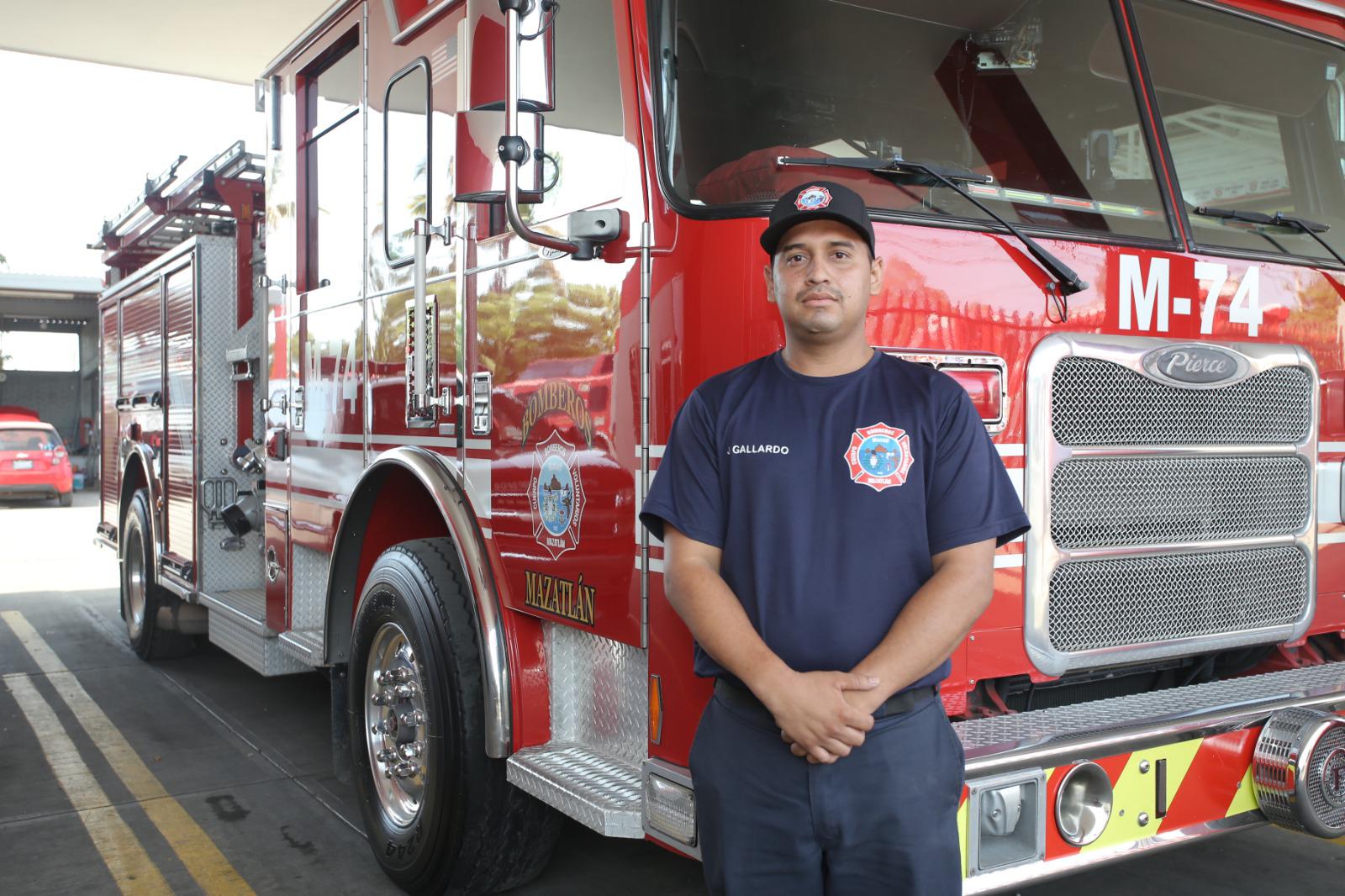 $!Brayan y Jesús, dos bomberos que viven la paternidad entre llamas