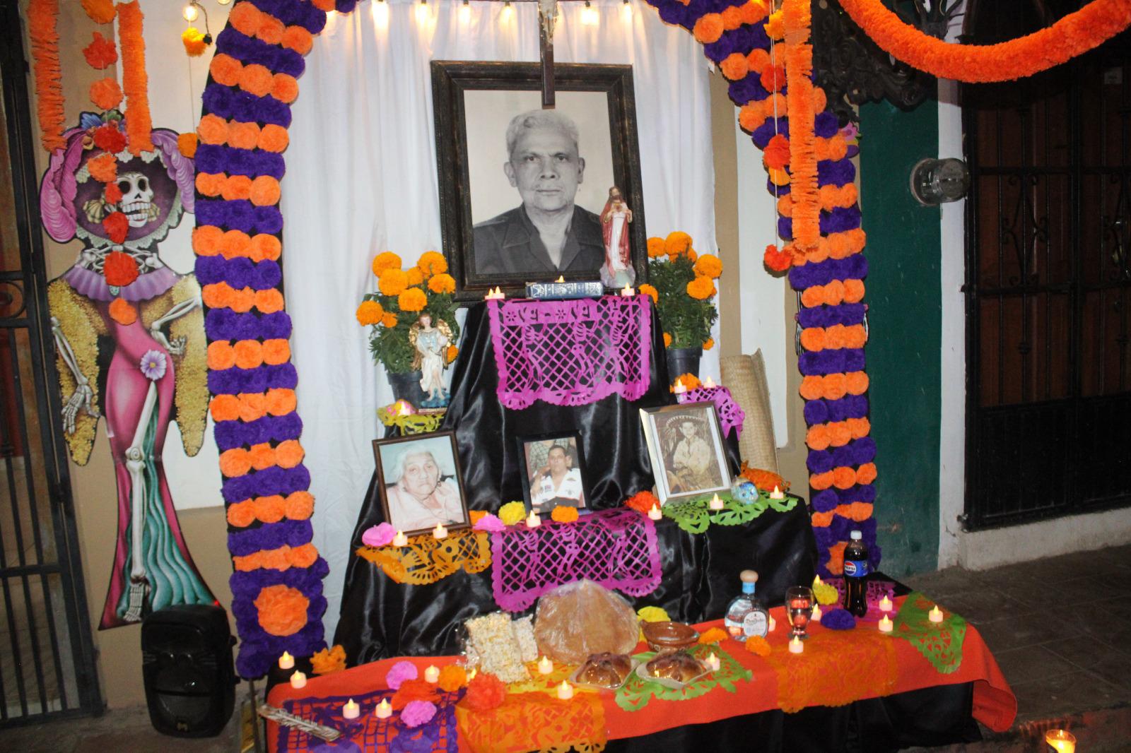 $!Vecinos realizan tradicional muestra de altares en el callejón 22 de Diciembre, en Rosario