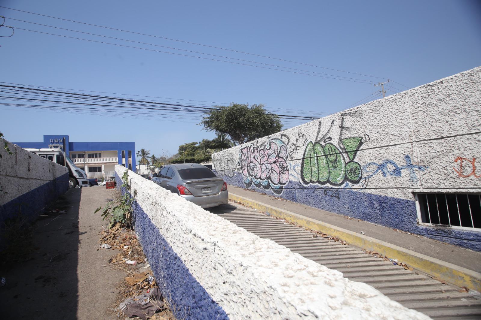 $!Abandono, basura y malos olores se apoderan de las viejas instalaciones de la tienda del ISSSTE