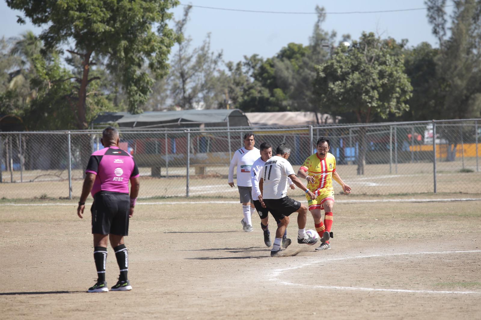 $!Deportivo Muralla vence a Coras de Nayarit en partido de veteranos
