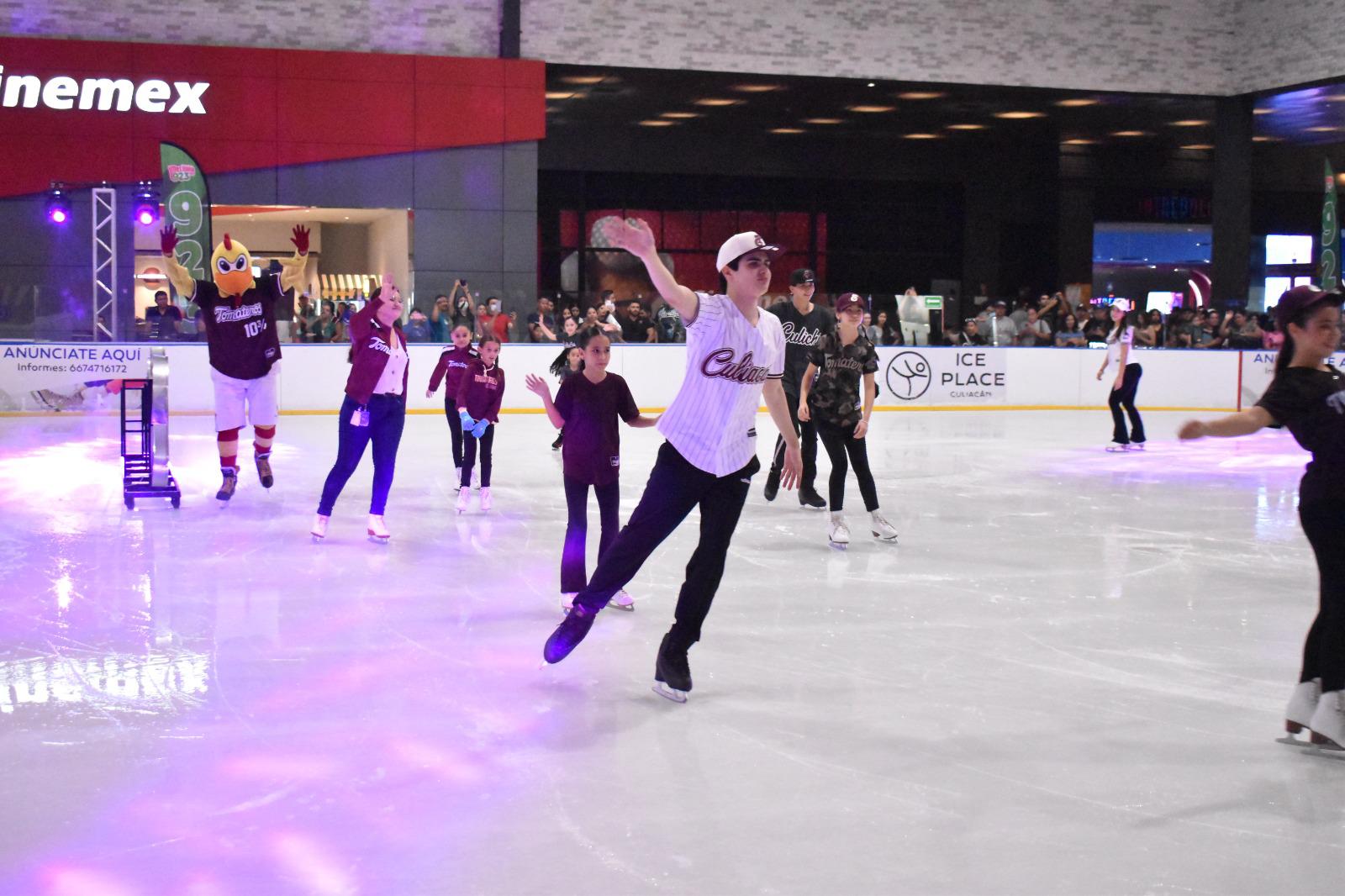 $!Tomateros de Culiacán presenta sus uniformes con espectáculo sobre hielo