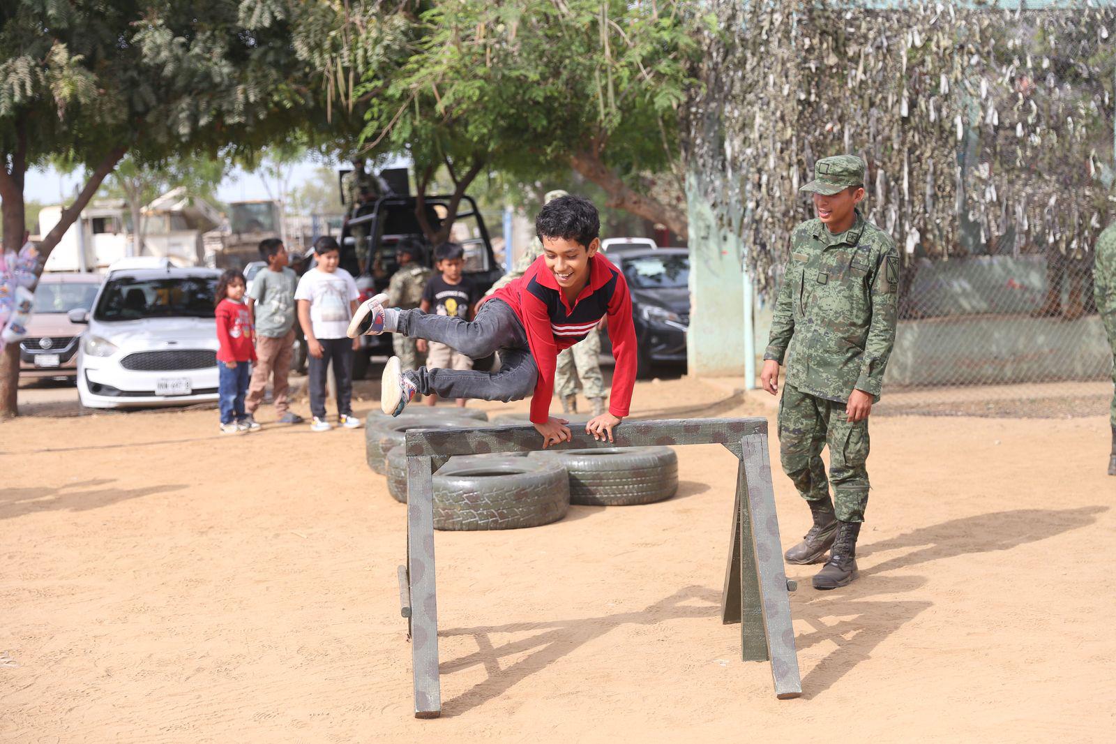 $!Realizan la Gran Feria por la Paz de los Niños en el campo El Chaflán, en Mazatlán