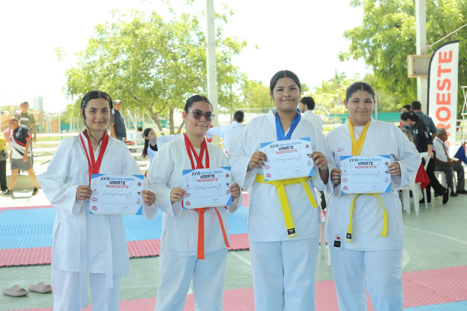 $!Lucen cintas negras en Copa Anual de Karate Noroeste