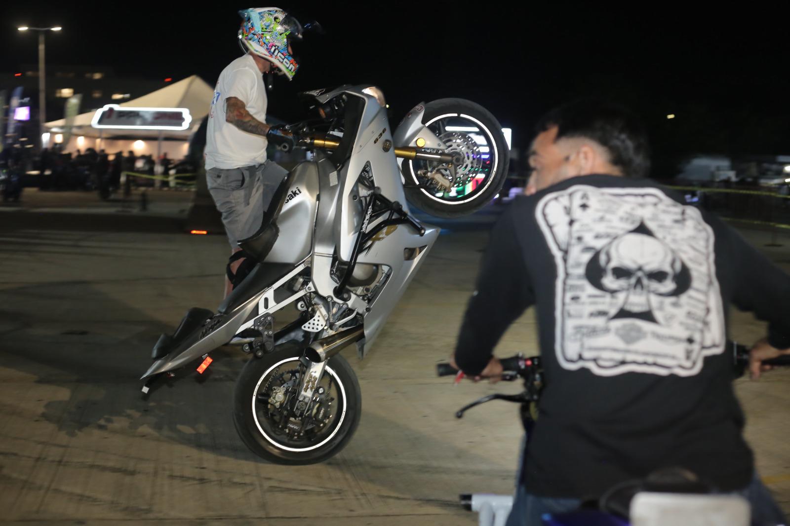 $!Muestran los ‘Locos Riders’ grandes acrobacias en la exhibición de Globo de la Muerte