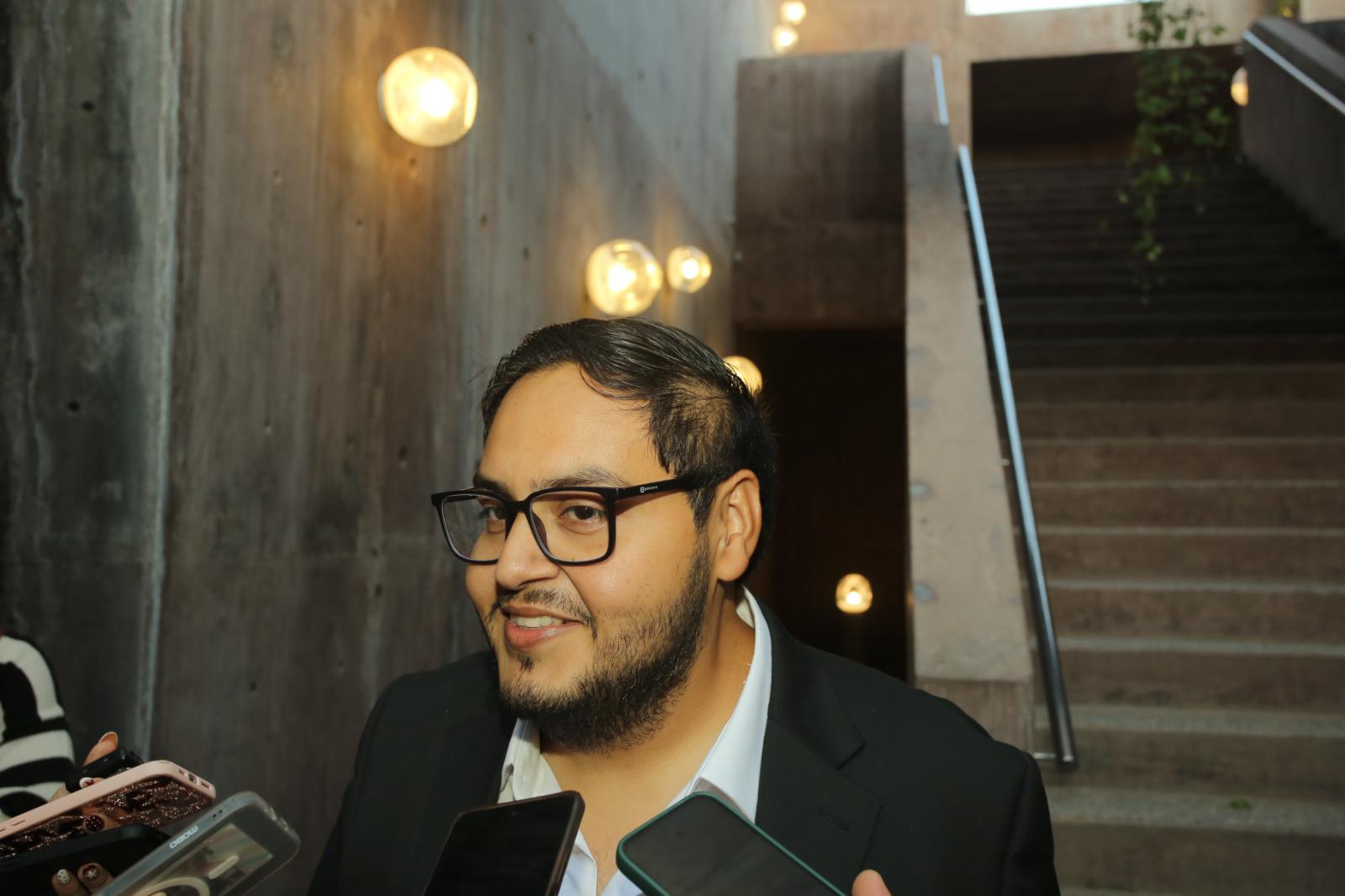 $!El creador mazatleco prepara una propuesta inspirada en Los Papaquis y el maximalismo carnestolendo.