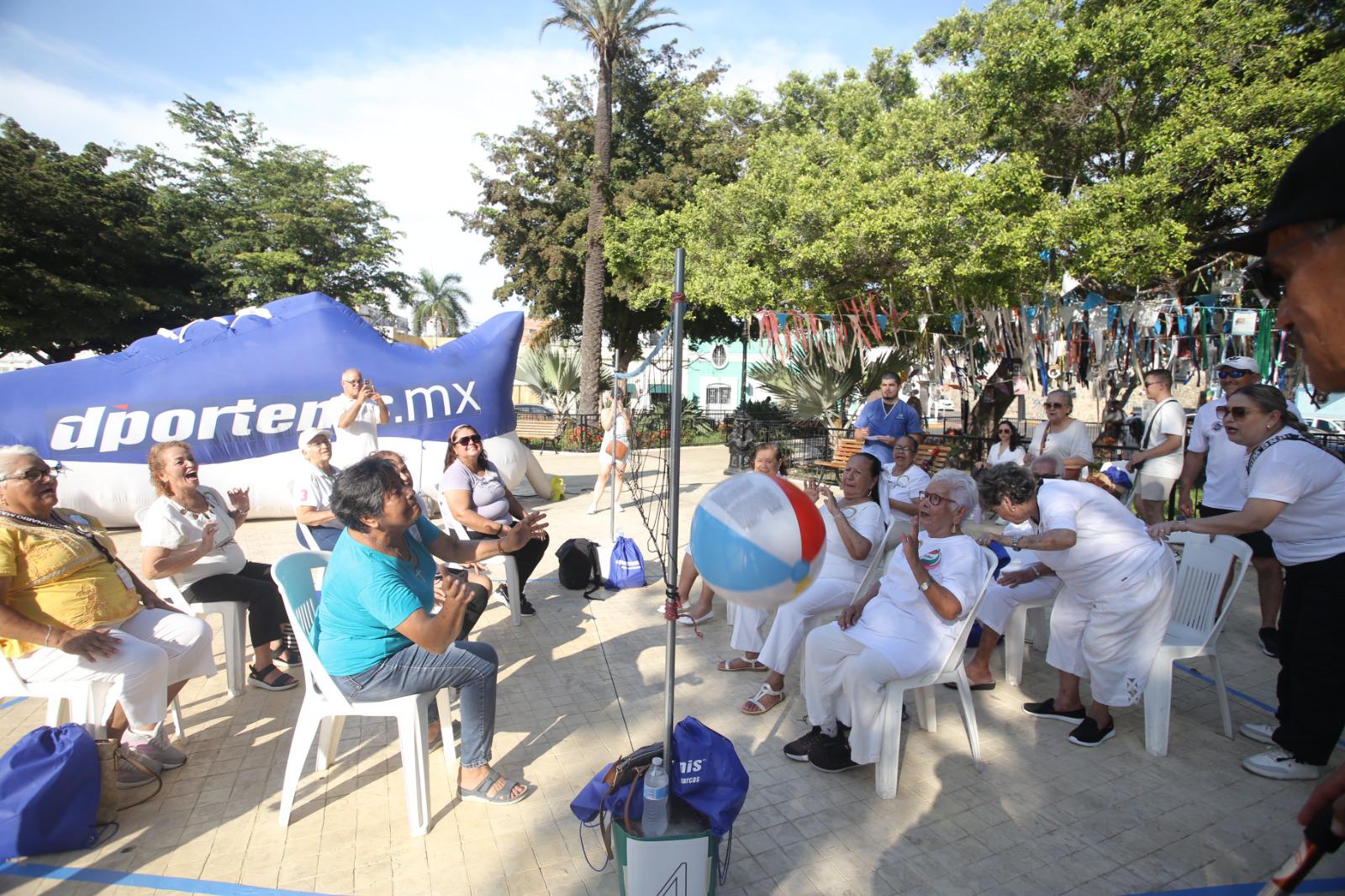 $!Adultos mayores se activan en Copa Rotaria de Cachibol