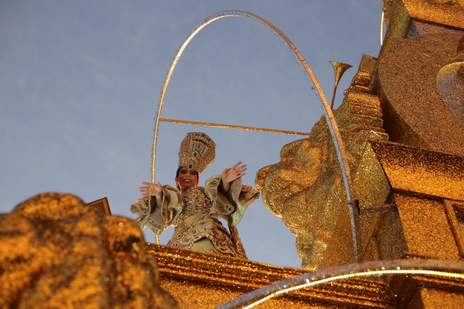 $!A la sombra del atardecer, cierra Mazatlán su Carnaval con un emotivo desfile