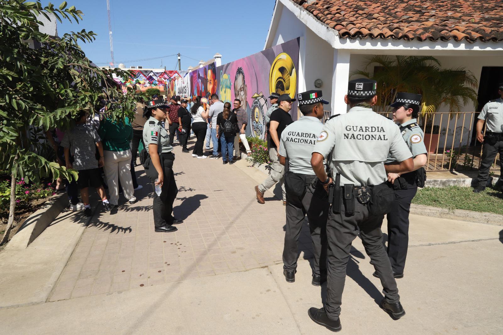 $!Realizan Tianguis e inauguración de mural en el callejón Cruz Lizárraga en El Recodo bajo fuerte dispositivo de seguridad