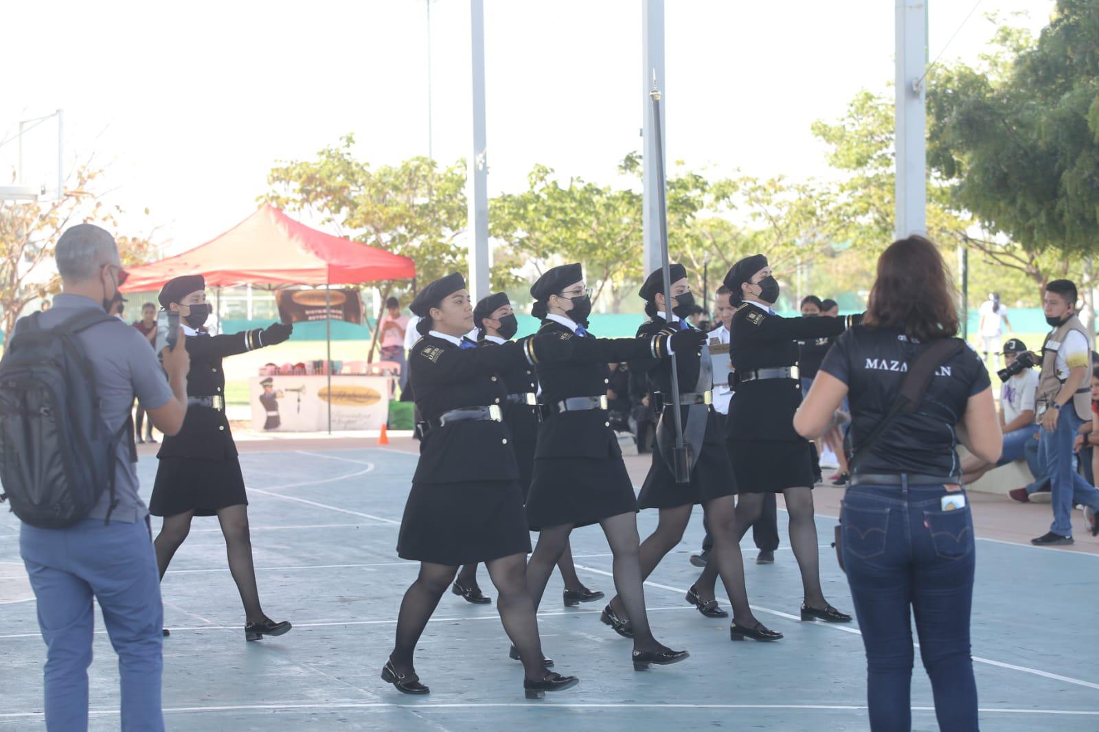 $!Arrasa Universidad Autónoma de Chihuahua con Nacional de Escoltas celebrado en Mazatlán