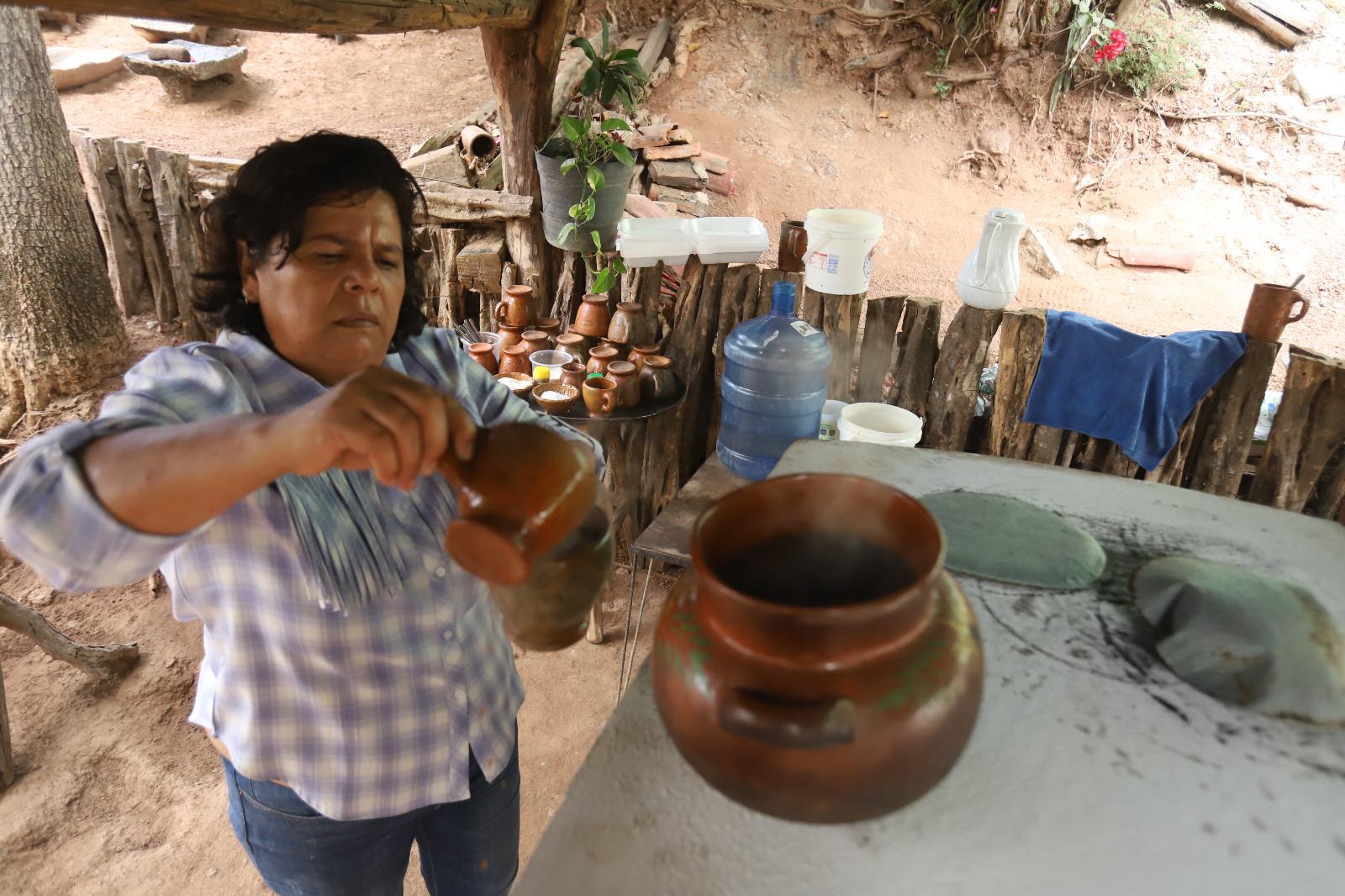 $!El Sazón de la Abuela Tina; una locura que se convirtió en éxito