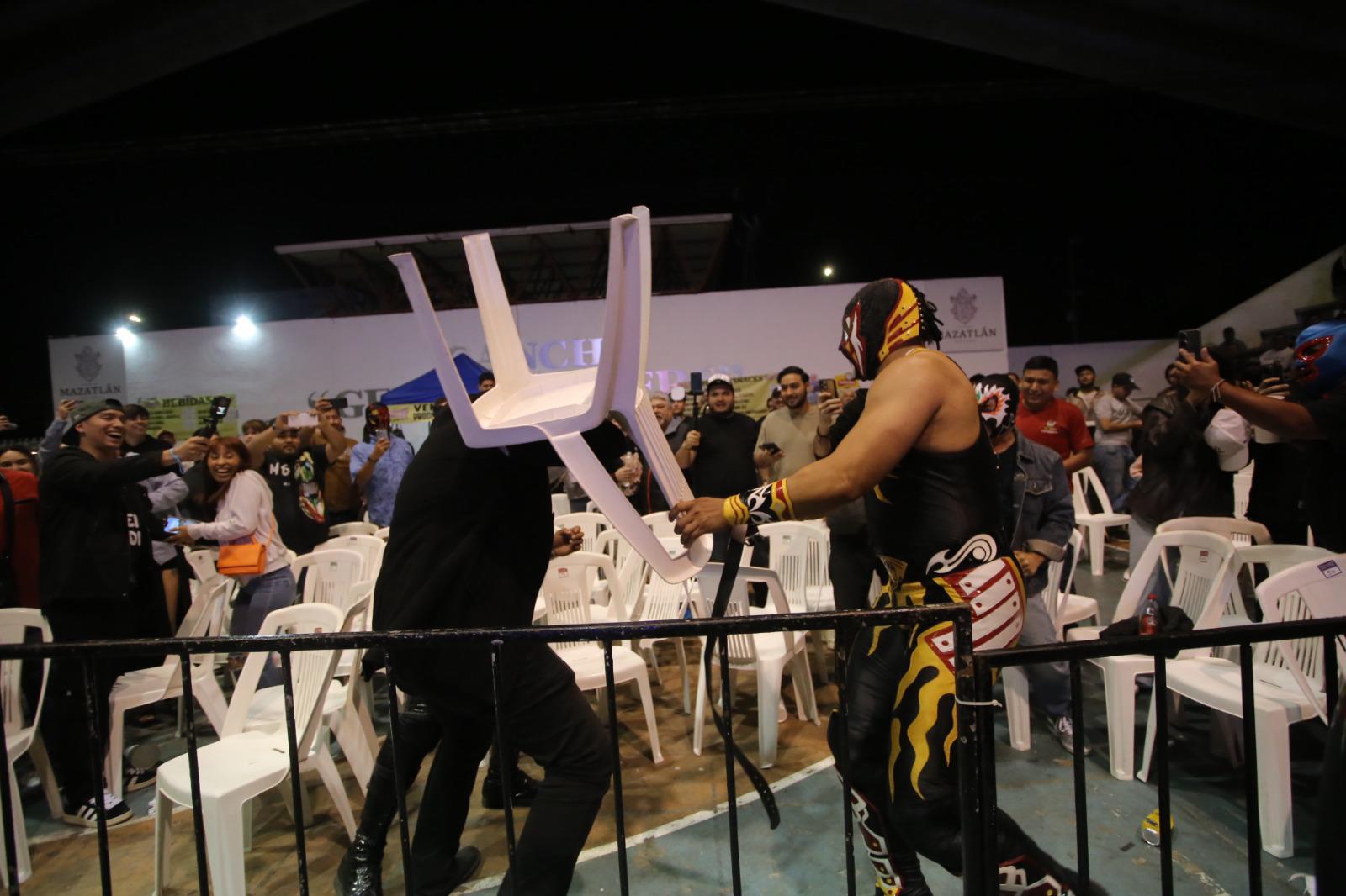 $!El Fiscal y Aerostar conquistan la noche de Revanchas de Project Lucha