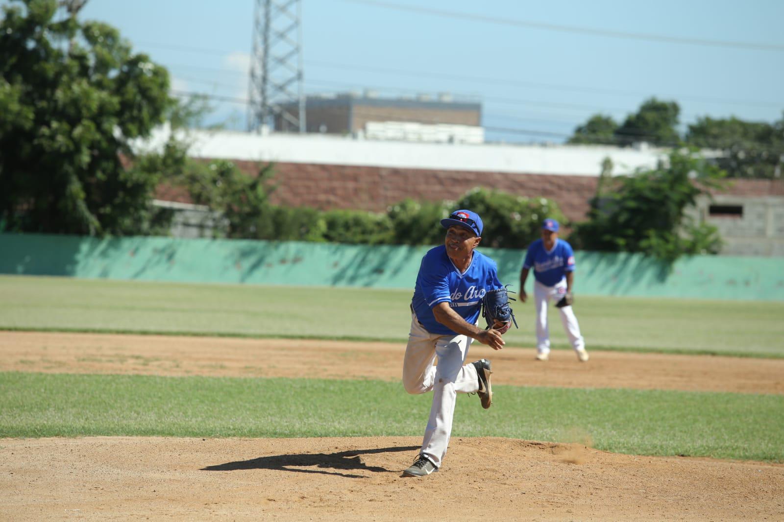 $!Club Muralla comienza con el pie derecho en Nacional de Beisbol 50 años y más