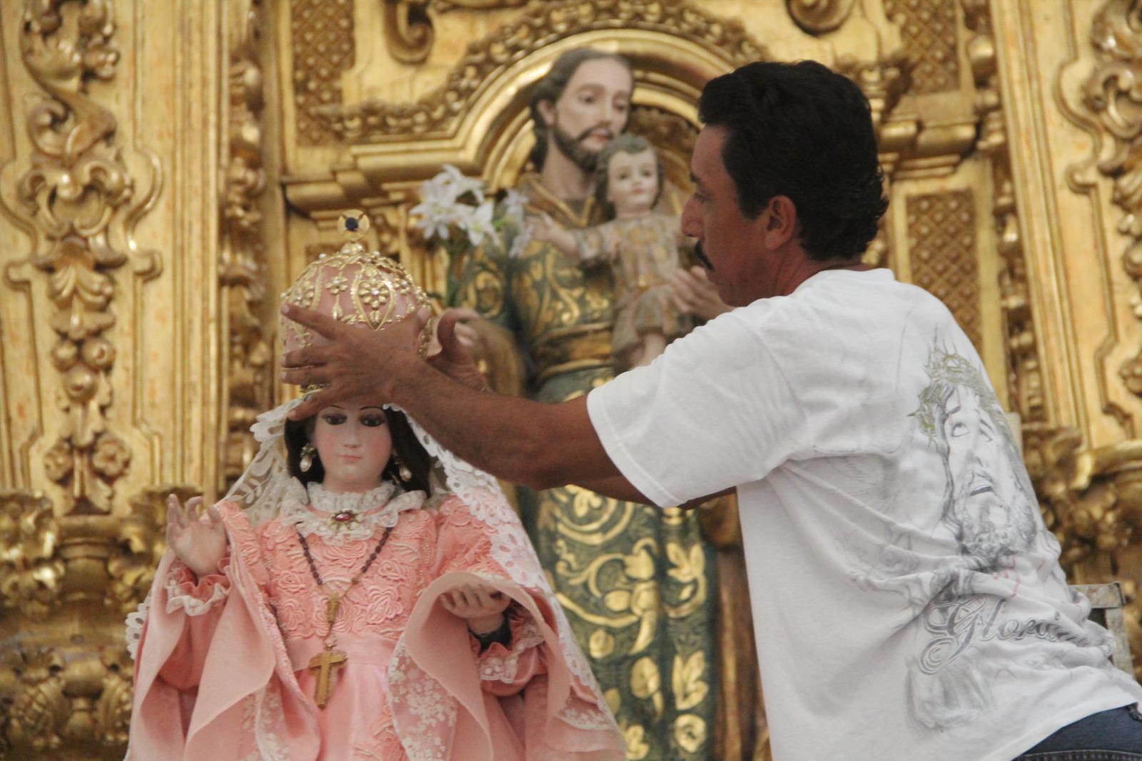 $!Jesús Manuel con devoción ha dedicado 30 años de su vida a bajar a la Virgen del Rosario