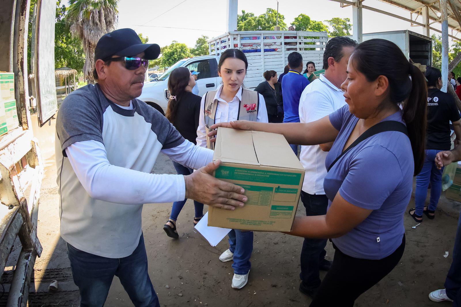 $!Dependencias de Sinaloa atienden a Altata en seguridad, alimentos y economía