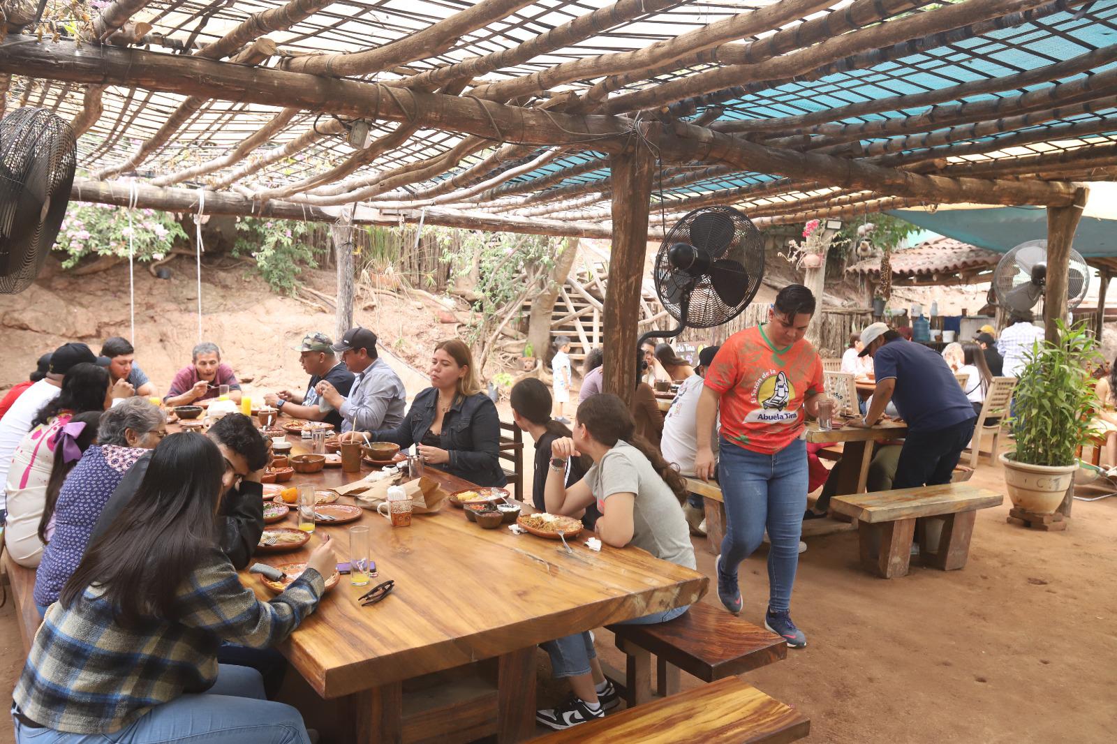 $!El Sazón de la Abuela Tina; una locura que se convirtió en éxito