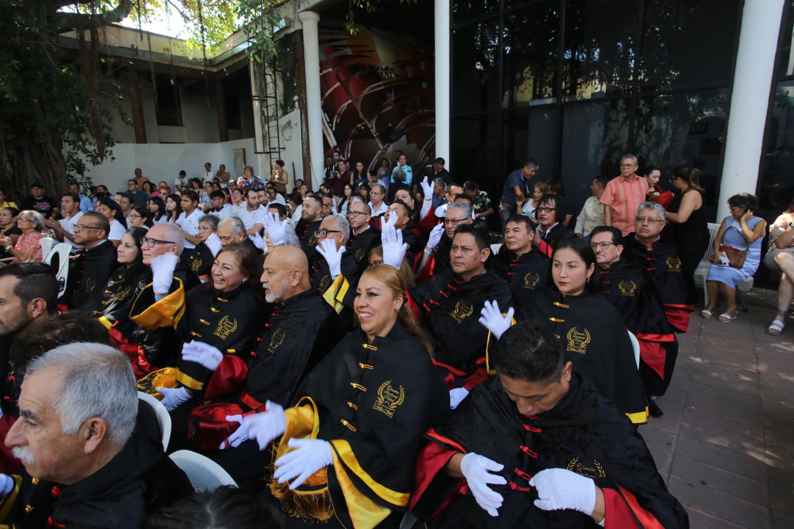 $!Reciben sinaloenses la investidura Doctor Honoris Causa y Doctor de Doctores