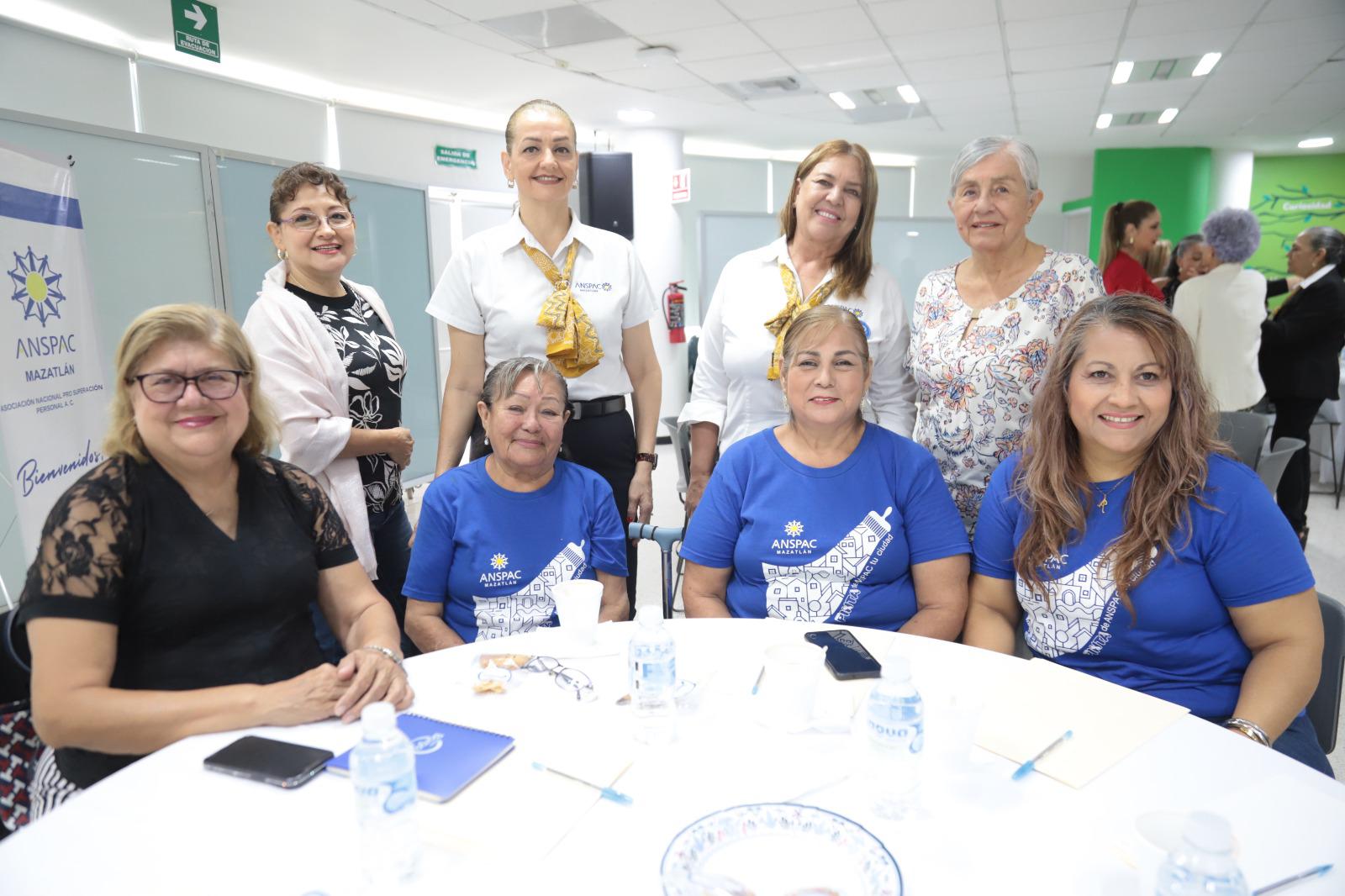 $!Adriana Arciga, Vivian Troncoso, Meli Sánchez, Irma Santillán, Alma Rosa Ramos, Irma García, Roxana Mojica y Adriana Olivas.