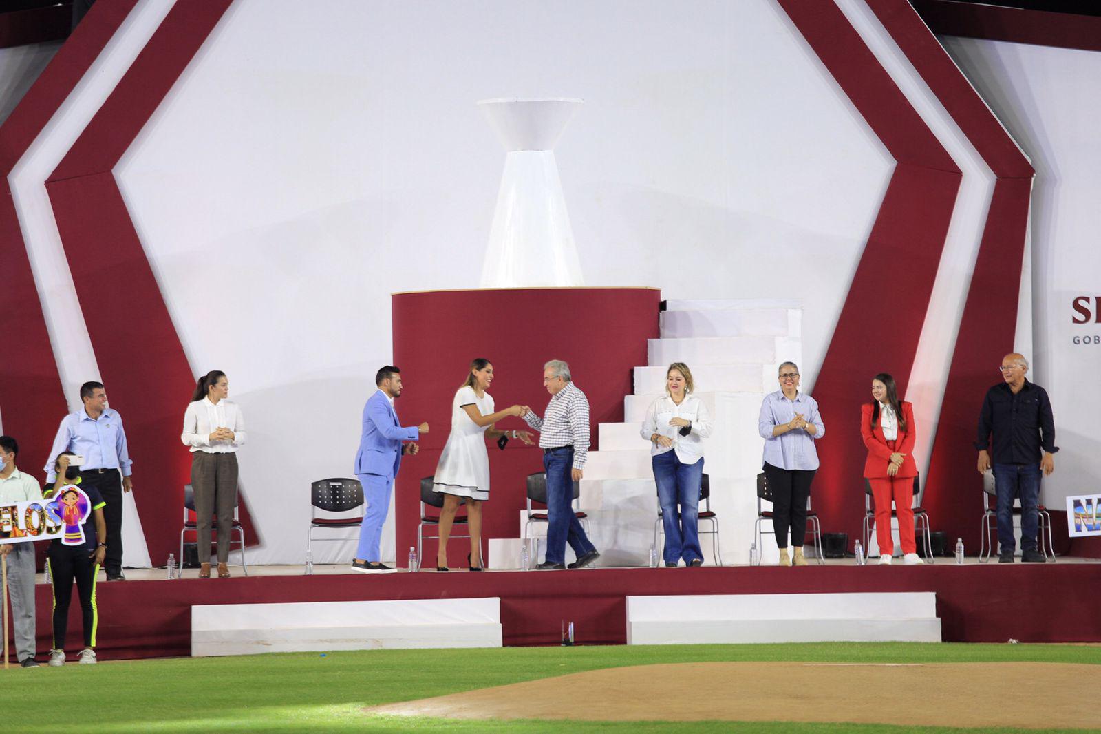 $!Con baile, carnaval y pirotecnia inauguran Juegos Nacionales Conade en Sinaloa