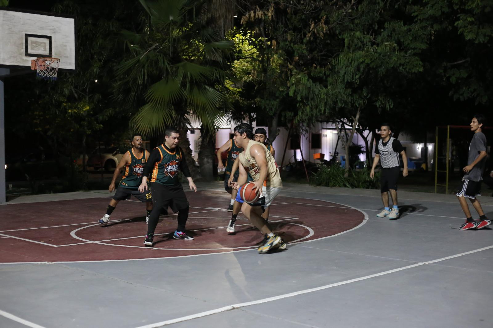 $!Capibaras y Turbias imponen condiciones en el Torneo de Baloncesto Golden en Mazatlán