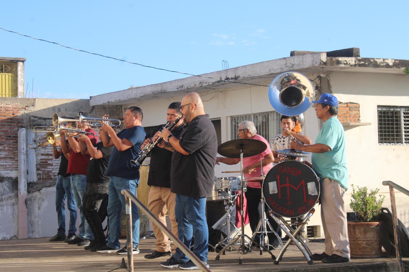 $!Con Mañanitas y misa celebran en Rosario la solemnidad del Sagrado Corazón de Jesús