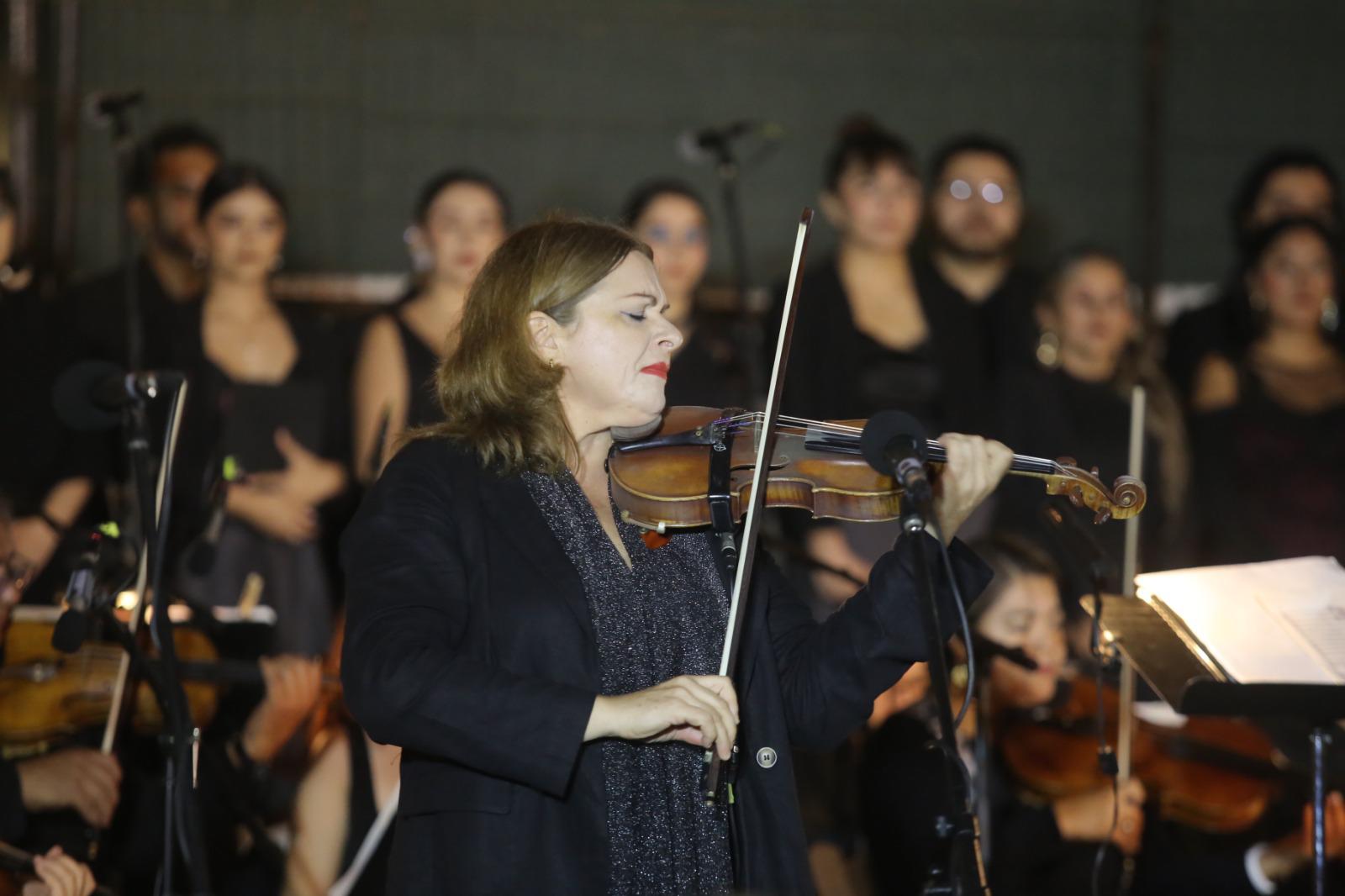 $!La violinista Nina Farvarshchuk cautivó con una interpretación magistral de Meditación de Thaïs.
