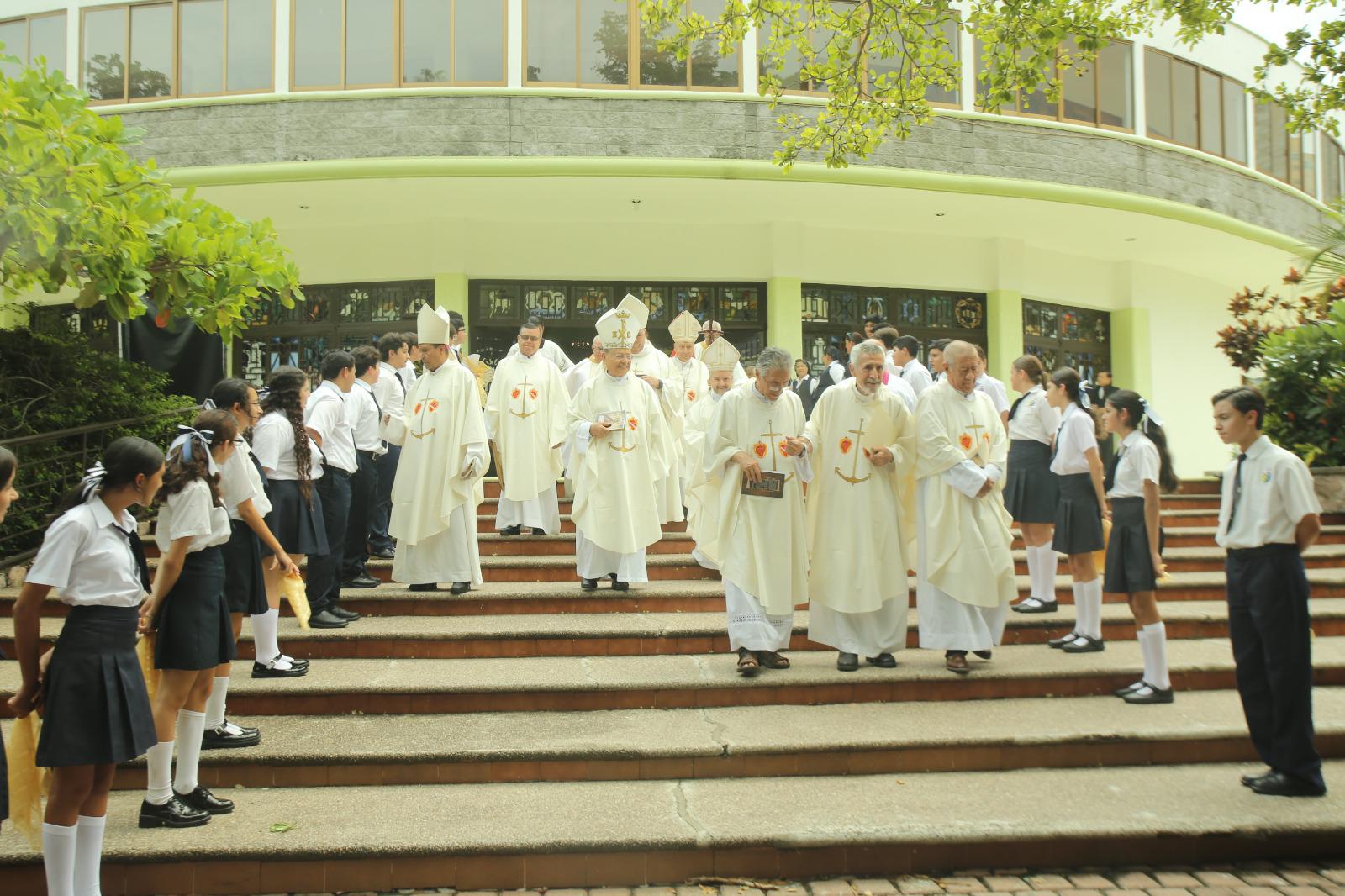 $!Celebra el Padre Horacio Hernández 50 años de sacerdocio