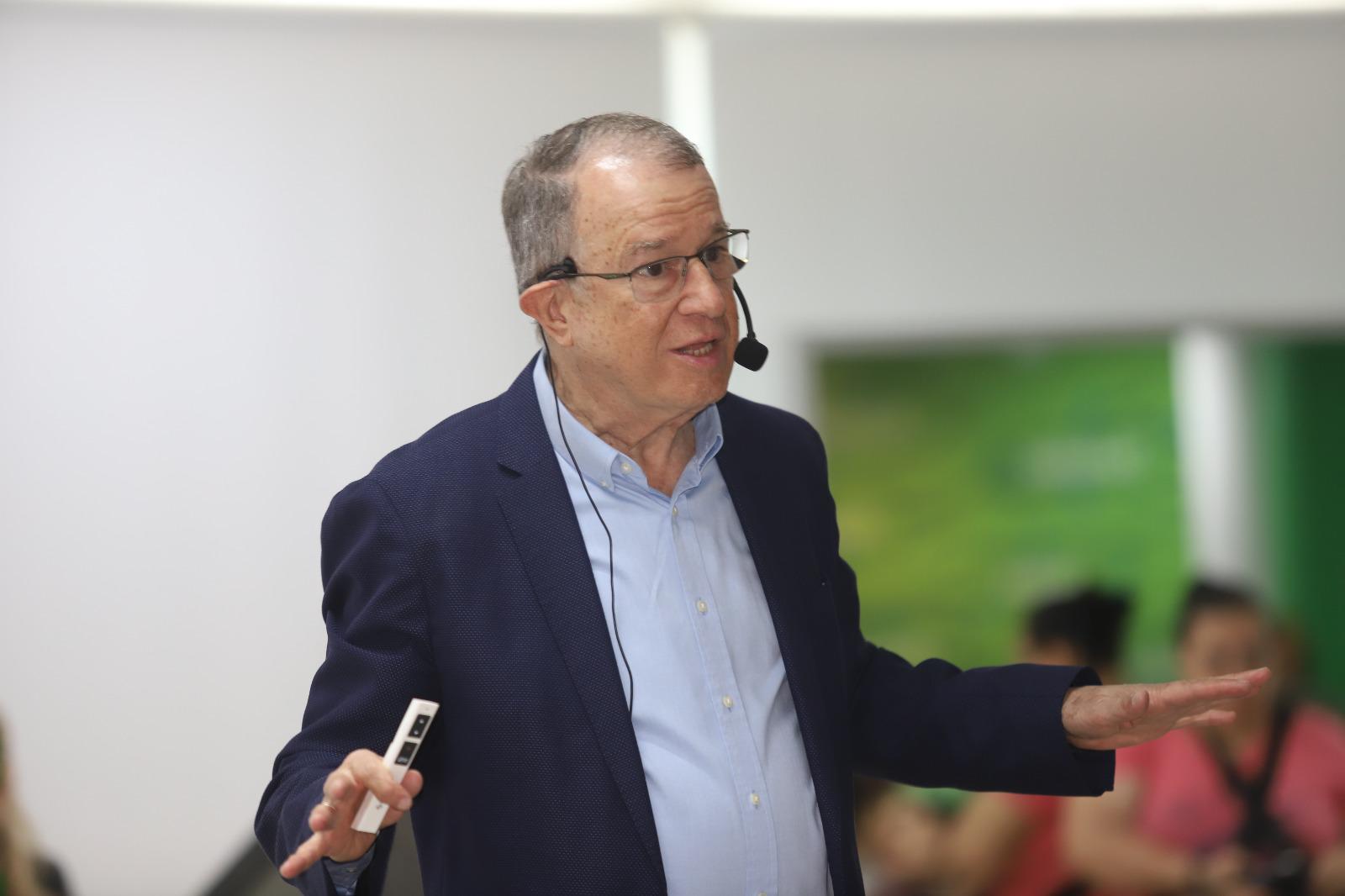 $!Empresarios viven una época de grandes retos, pero también, de oportunidades: Dumois