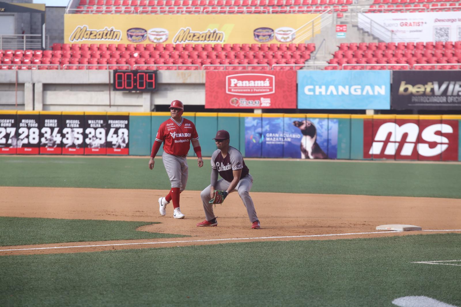 $!Tomateros le da la vuelta a Venados en el puerto