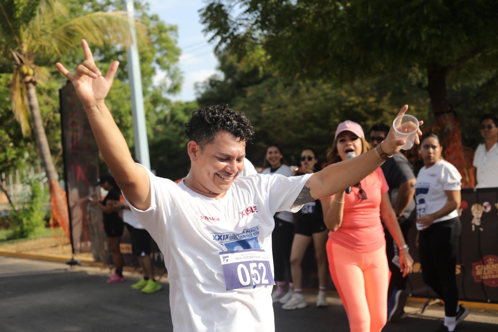 $!Celebran medios de comunicación con pedestre Día de la Libertad de Expresión, en Mazatlán