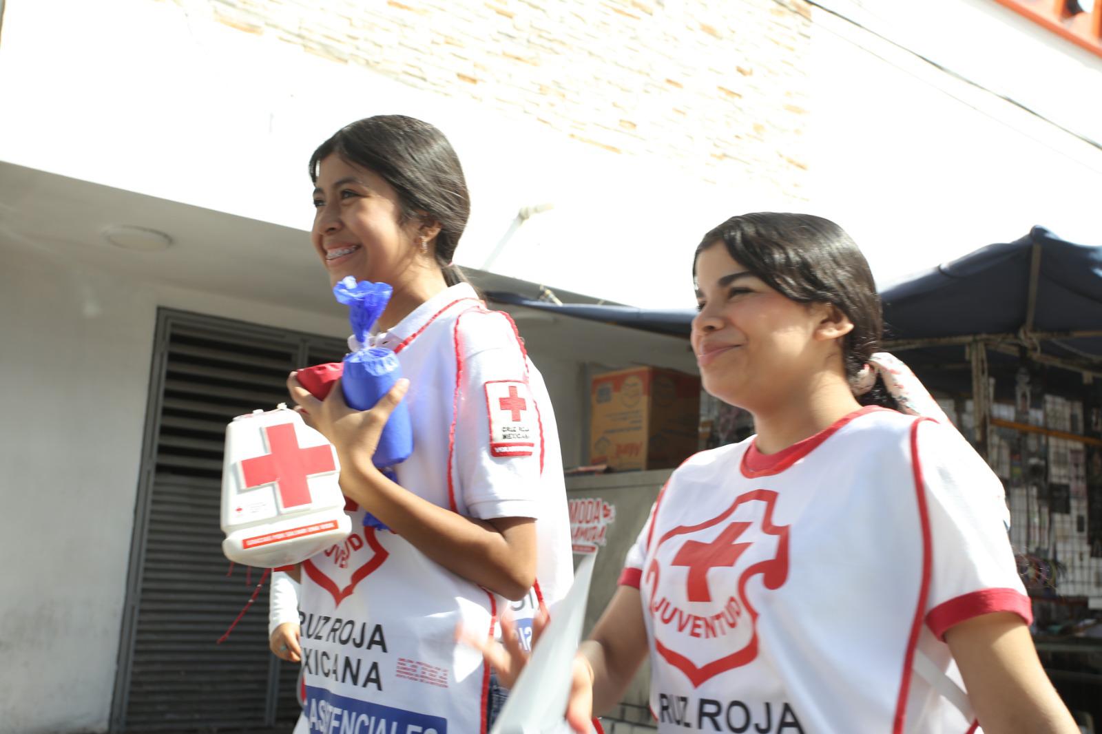 $!Cruz Roja Mazatlán desfila en búsqueda del apoyo ciudadano; se requieren más de 4 millones de pesos