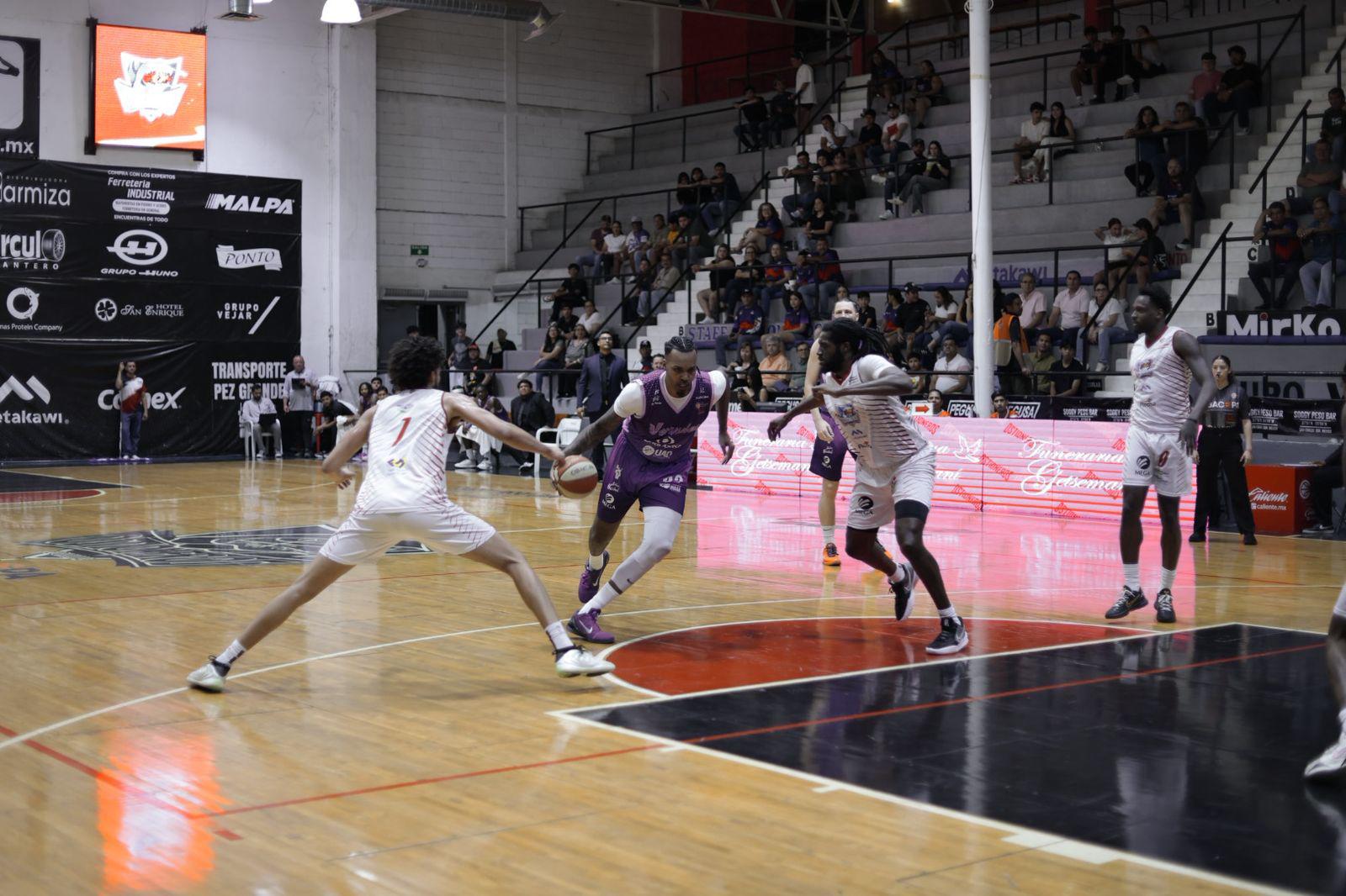 $!Venados pelean, pero caen 118-98 en Guaymas