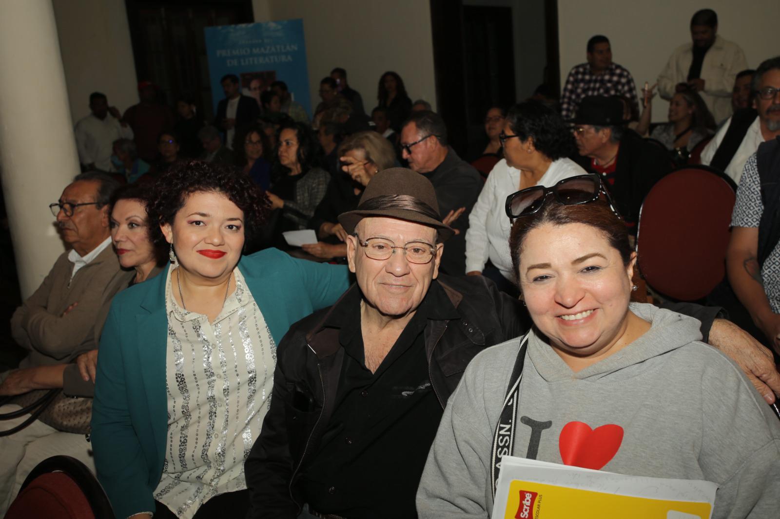 $!Flor Estrada, Pedro Rodríguez y Karina Castillo.
