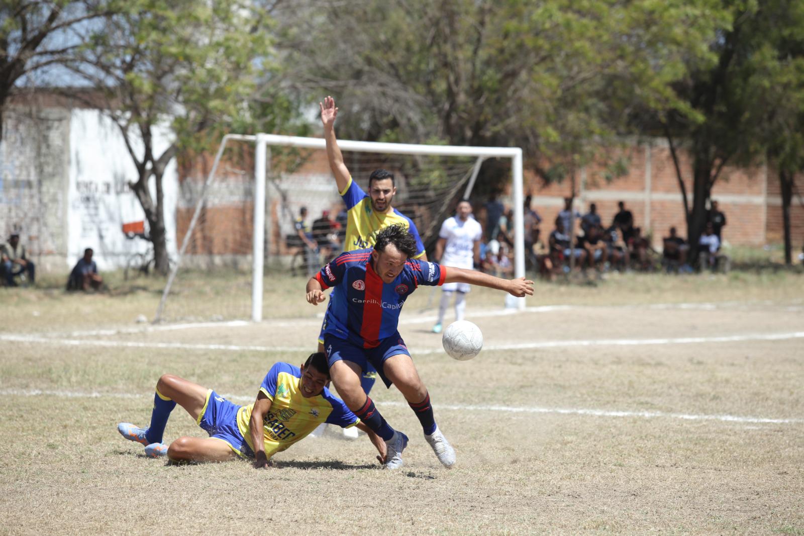 $!Boys de Villa Unión vence a Familia Aguilar-Carrilllo y se pone adelante en la semifinal