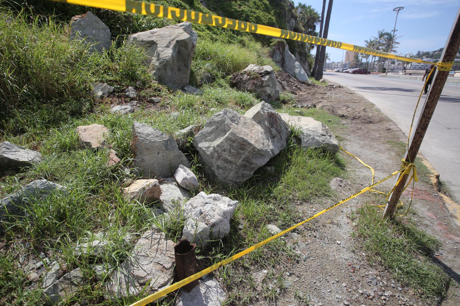 $!Delimitan área de la ‘Cueva del Diablo’ en Mazatlán después de deslaves