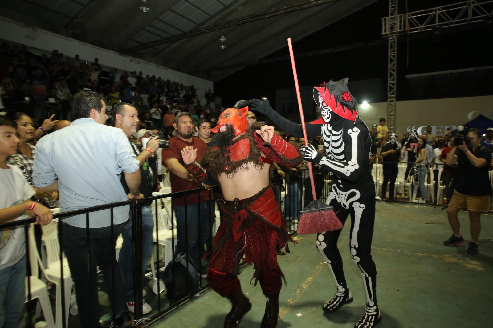 $!Brilla La Parka en presentación en Mazatlán