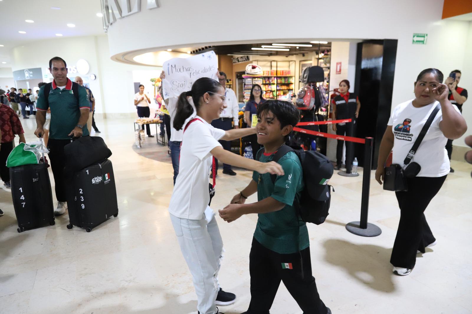 $!Mazatlán recibe con fiesta a Sigi Sergio David Cruz, doble medallista de oro en Chile 2025