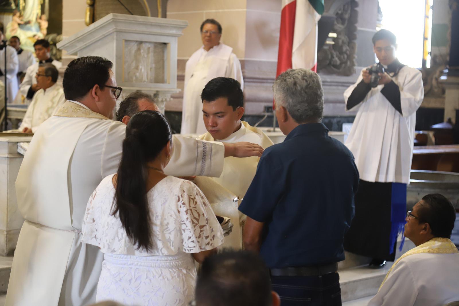 $!Ordenan diácono a Germán Ildefonso durante el 67 aniversario de la Diócesis de Mazatlán