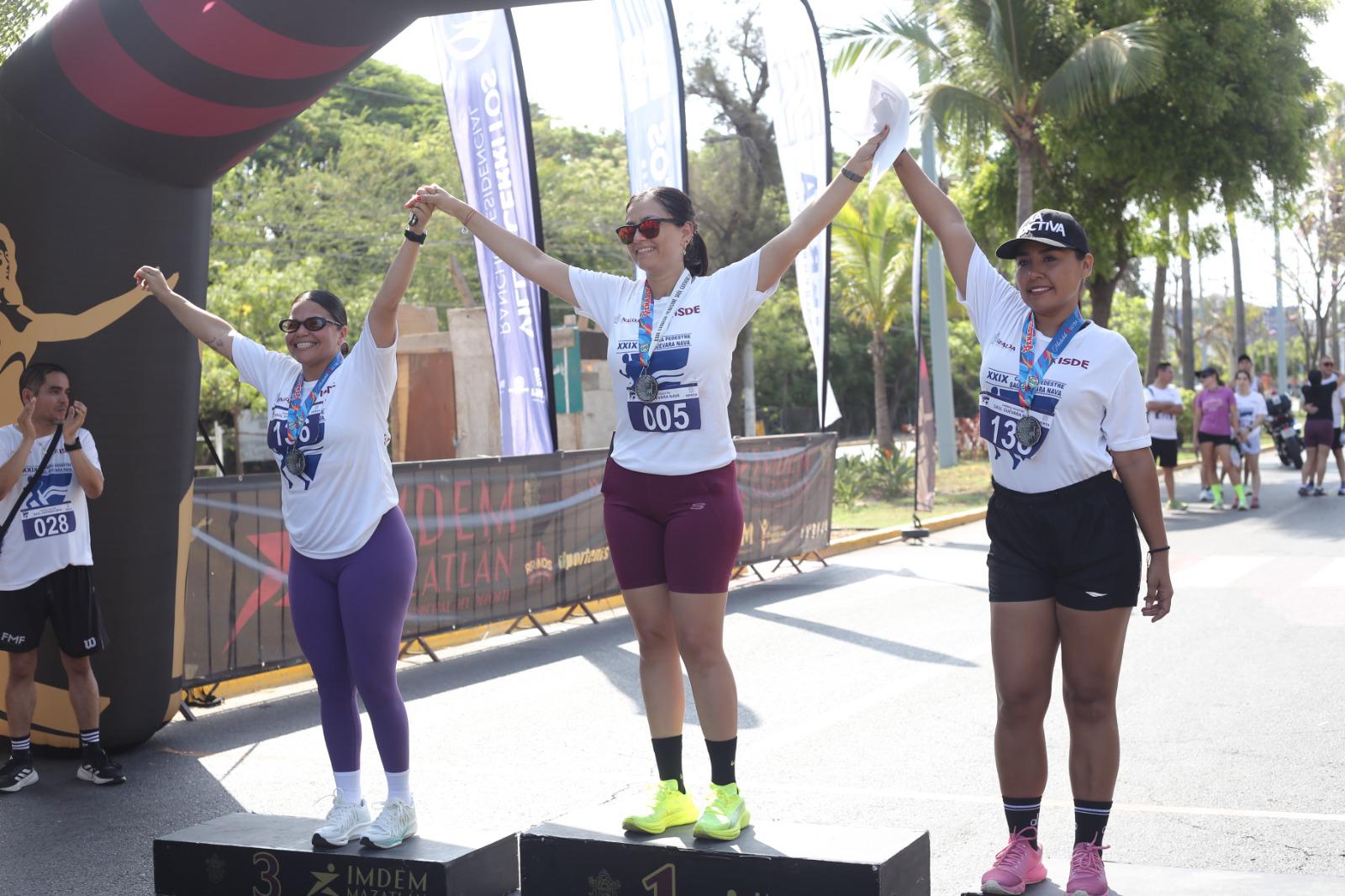 $!Celebran medios de comunicación con pedestre Día de la Libertad de Expresión, en Mazatlán