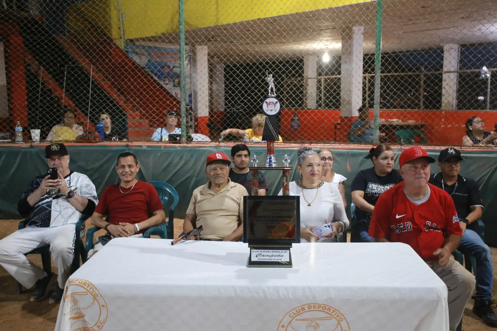 $!Liga de Beisbol Meseros al Bat inaugura temporada 14 con homenaje a ‘El Maca’ Ramos