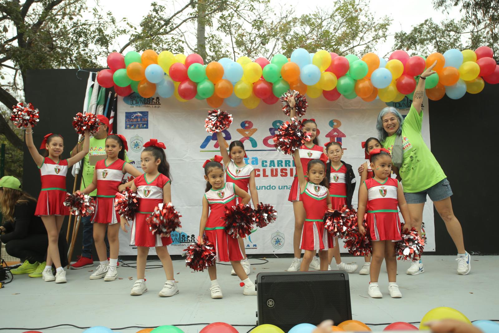 $!ICO reúne a más de mil personas en carrera inclusiva por la solidaridad en Mazatlán