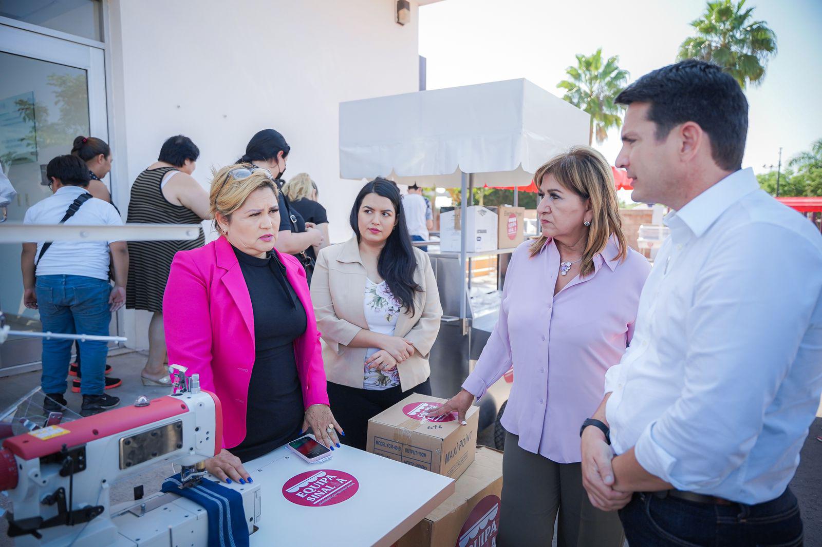 $!Gobierno de Sinaloa entrega equipos productivos a viudas de policías