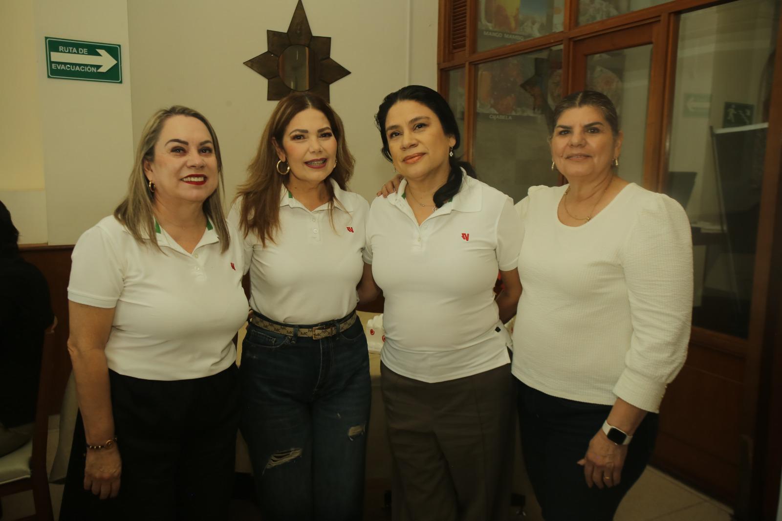 $!Elva Aguirre, Elizabeth Peraza, Guillermina García y María de Jesús Urías.