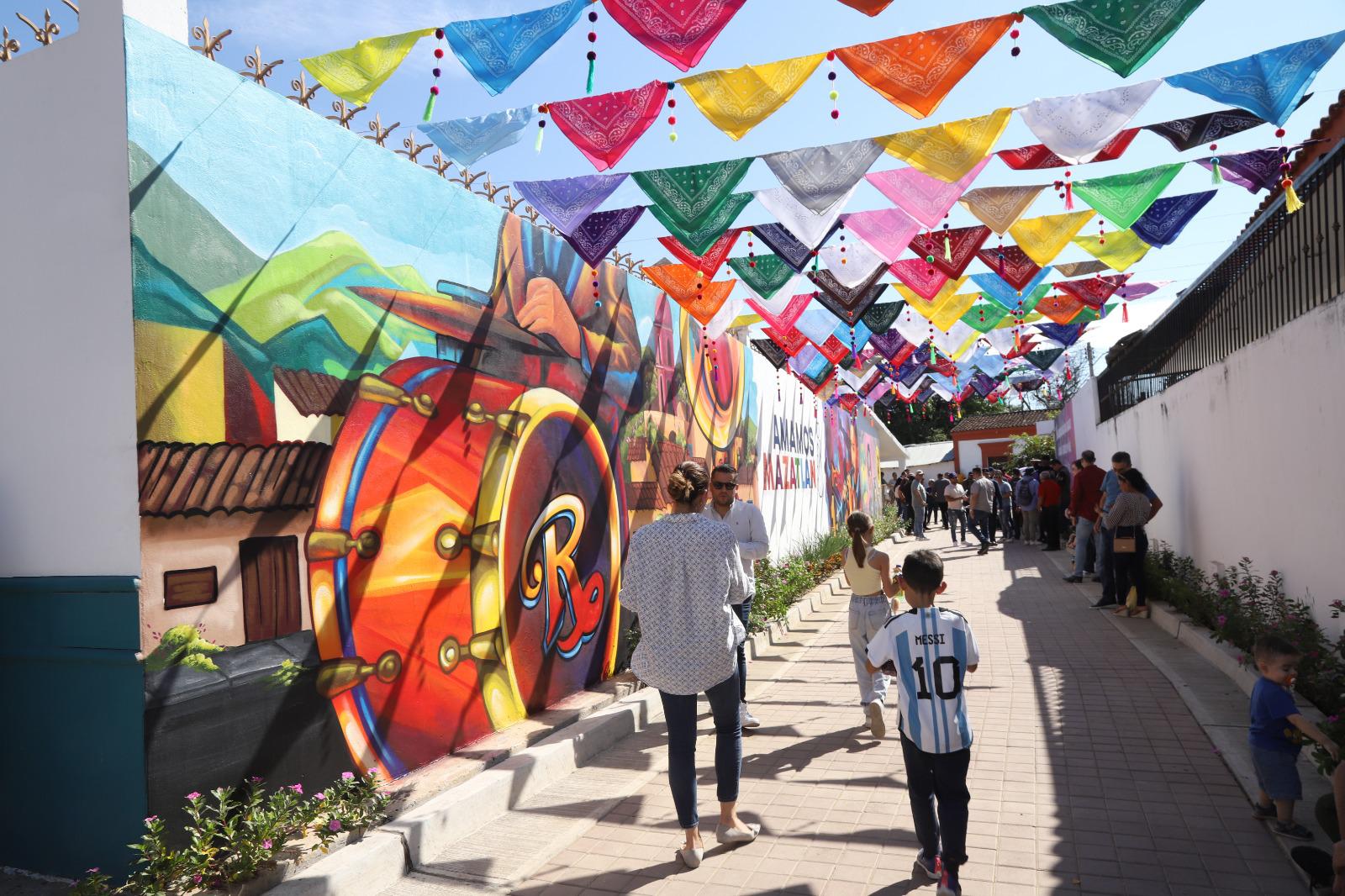 $!Realizan Tianguis e inauguración de mural en el callejón Cruz Lizárraga en El Recodo bajo fuerte dispositivo de seguridad