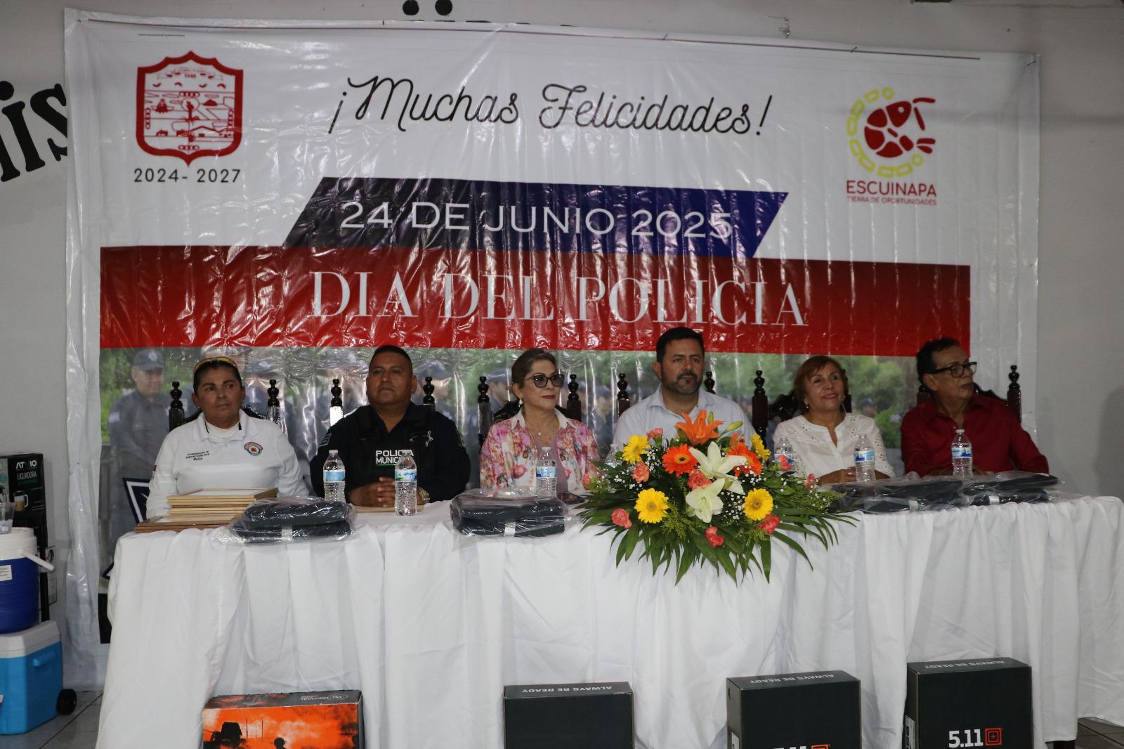 $!Celebran a policías de Escuinapa