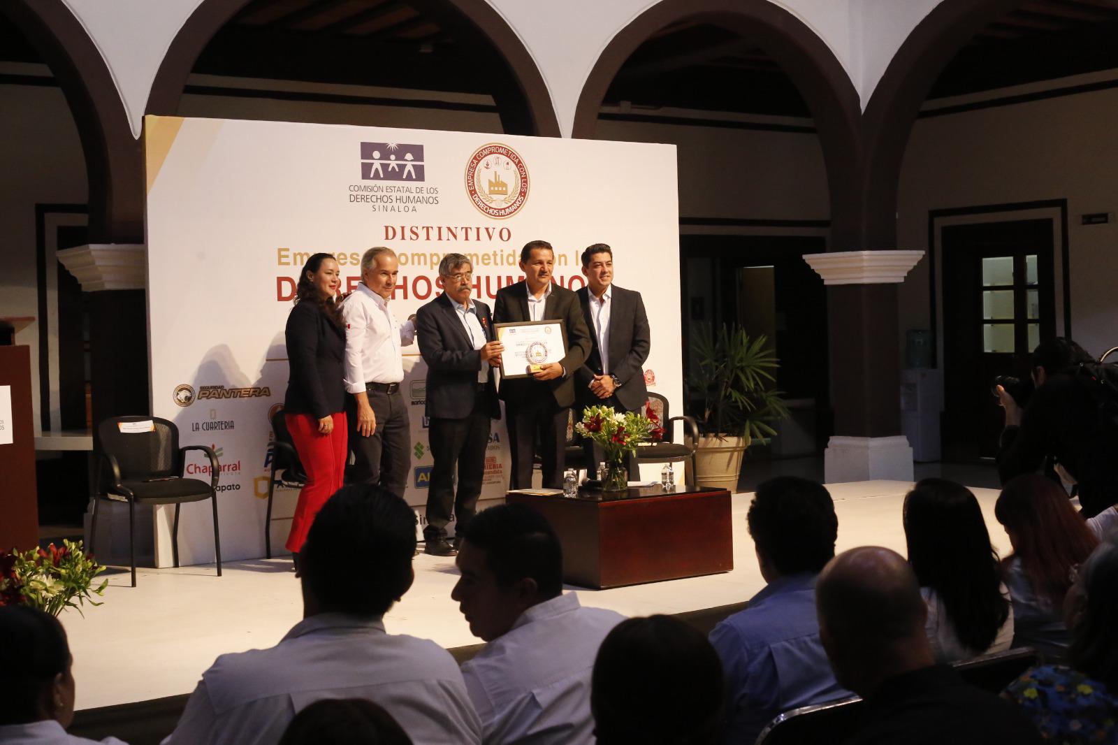 $!Reciben 36 empresas de Sinaloa distintivo por derechos humanos en 2025